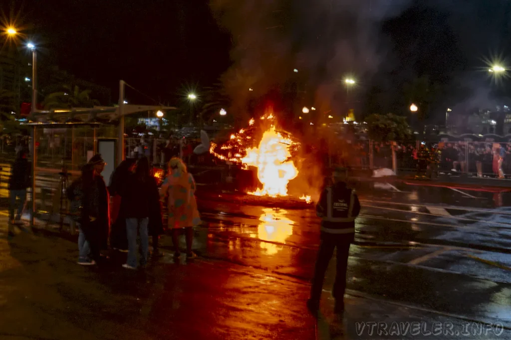 Funeral de uma sardinha no Carnaval de Santa Cruz de Tenerife - Espanha