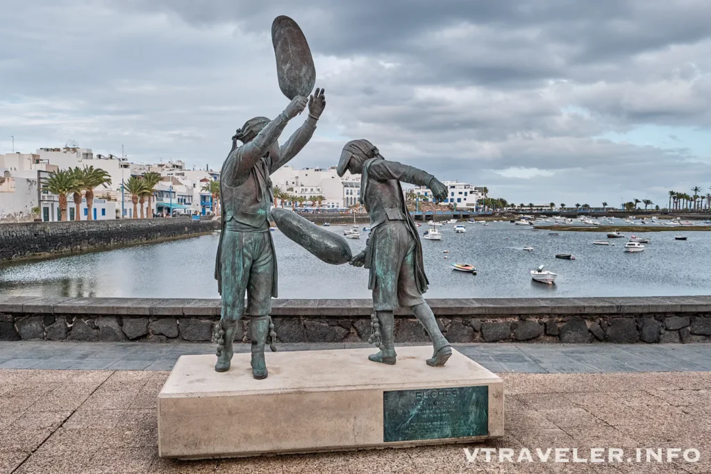 Escultura Buches (Evelina Martín) - Arrecife